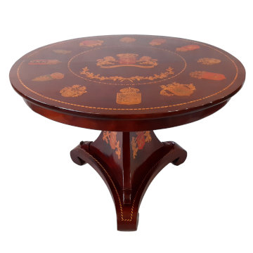 Mahoniowy stół po renowacji